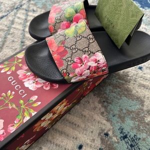 Authentic Floral Gucci Slides (Gently used)